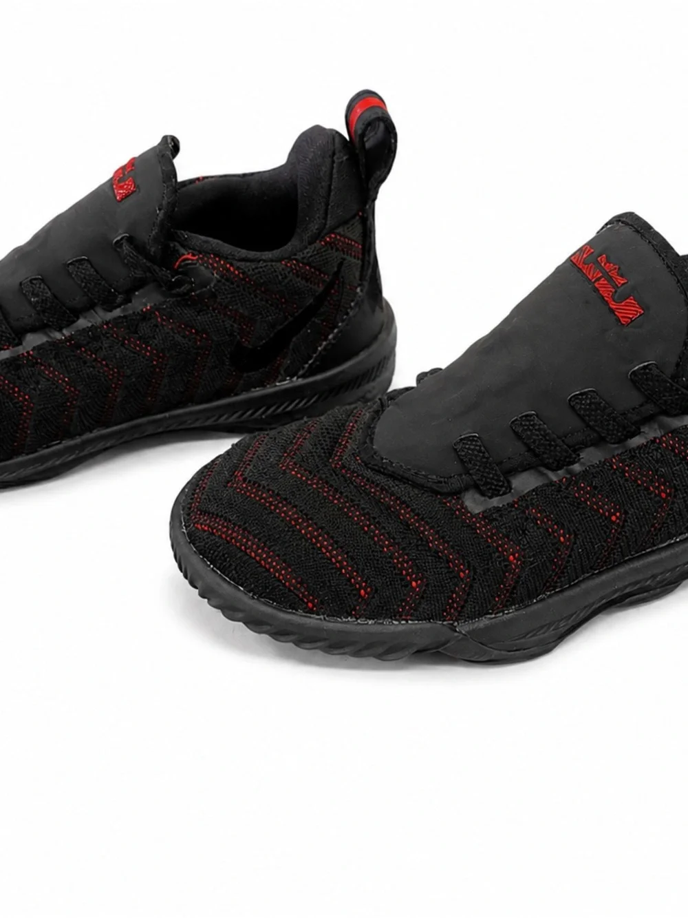 Nike LeBron Soldier XI Kids Slip-On Basketball Sneakers Black/Red US 10